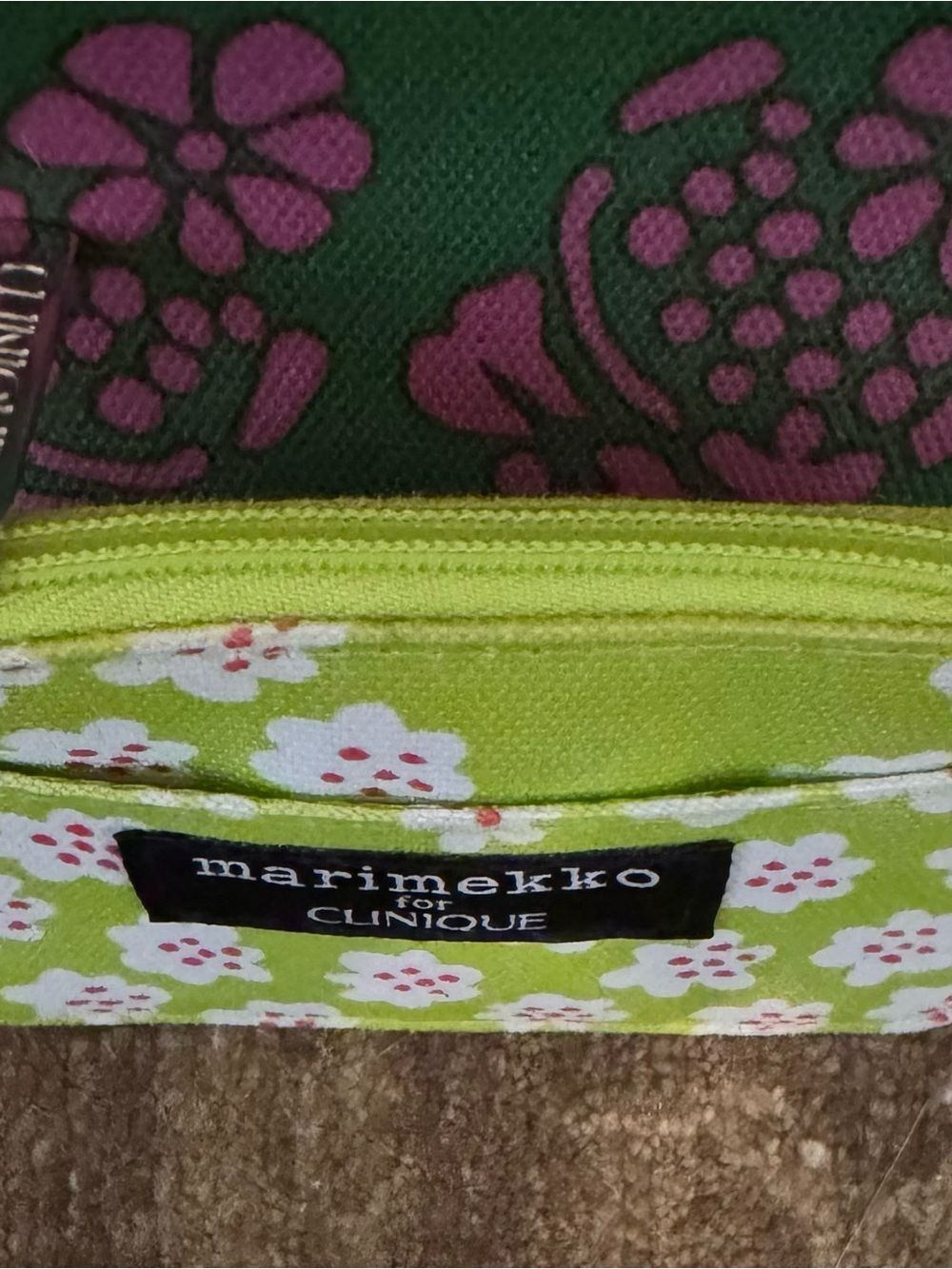Clinique x Marimekko Green Floral Cosmetic Bag and Card Holder - Picture 12 of 13